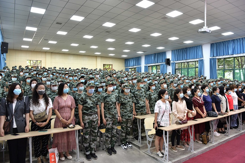 1629799169865865.jpg 唱国歌.JPG