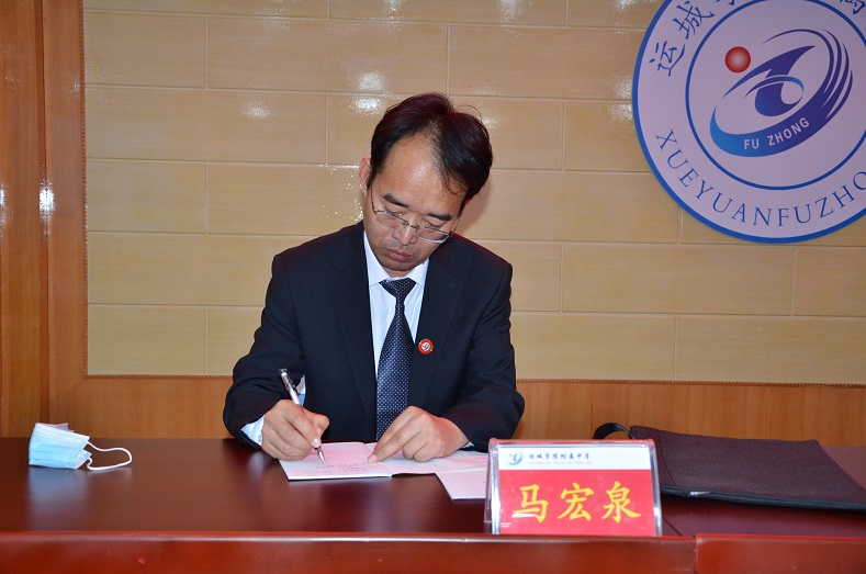 1650502963880714.jpg 副校长马宏泉主持闭幕式.JPG