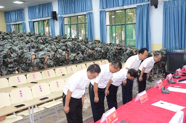 1662175416512480.jpg 拜师.JPG