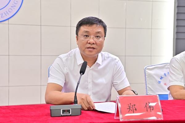 1756257170102284.jpg 郑校长.JPG